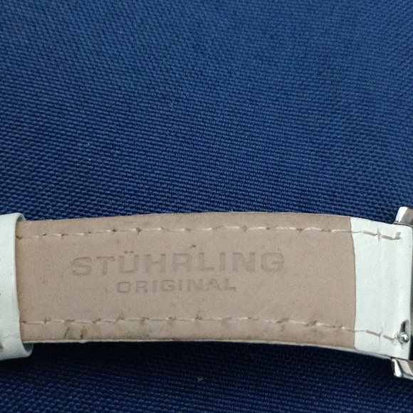 Stuhrling Women's Vogue Watch with Diamond  Bezel LN working - Picture 5 of 8